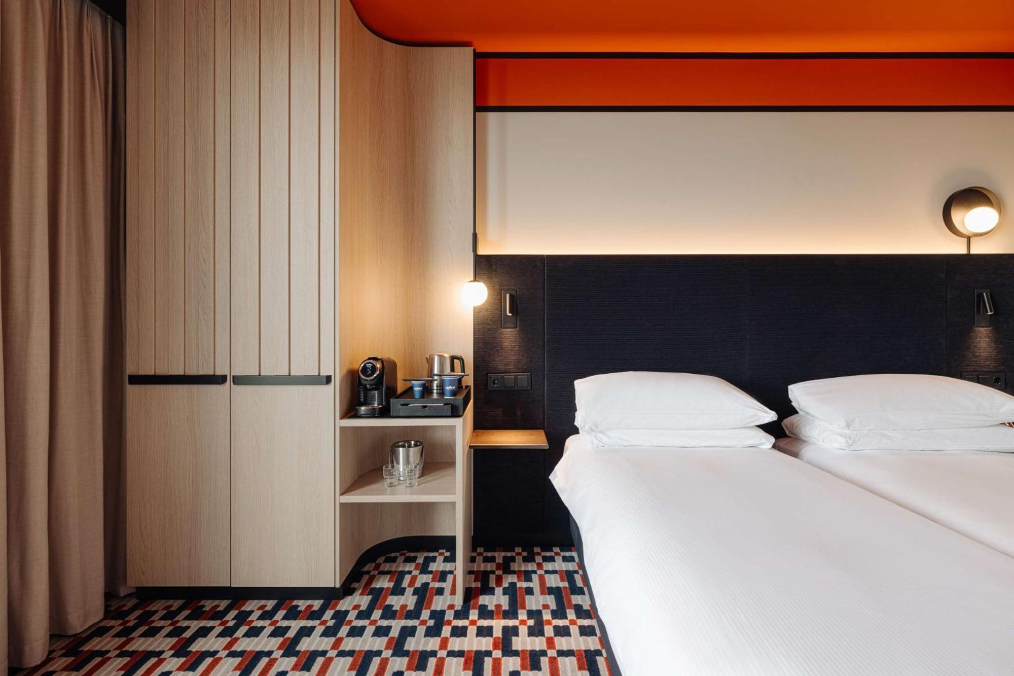 Doubletree By Hilton Amsterdam Centraal Station Exterior photo
