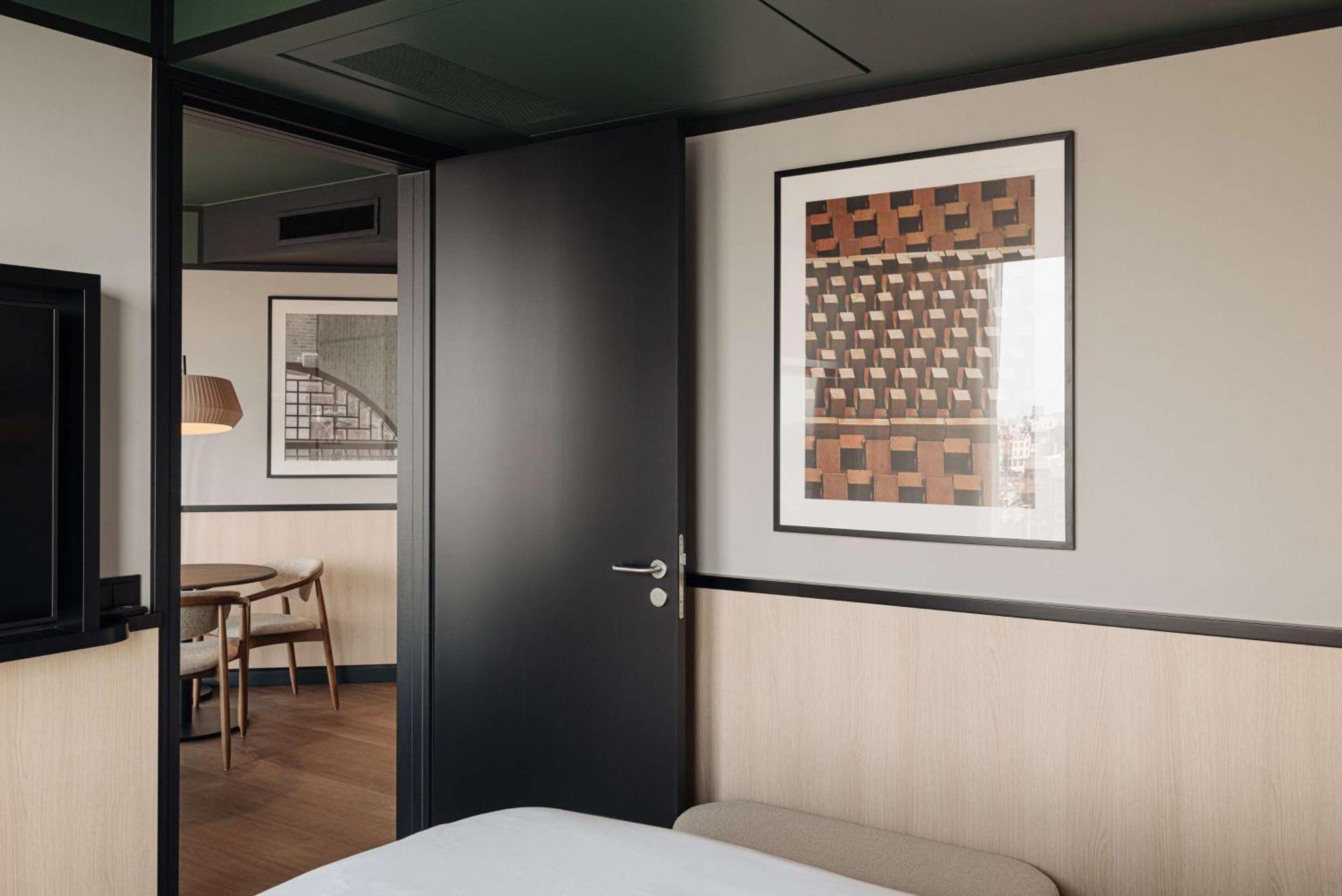 Doubletree By Hilton Amsterdam Centraal Station Exterior photo