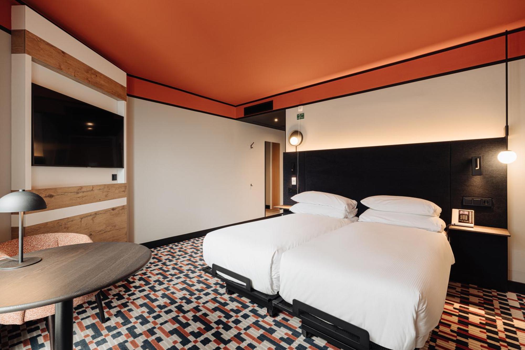 Doubletree By Hilton Amsterdam Centraal Station Exterior photo