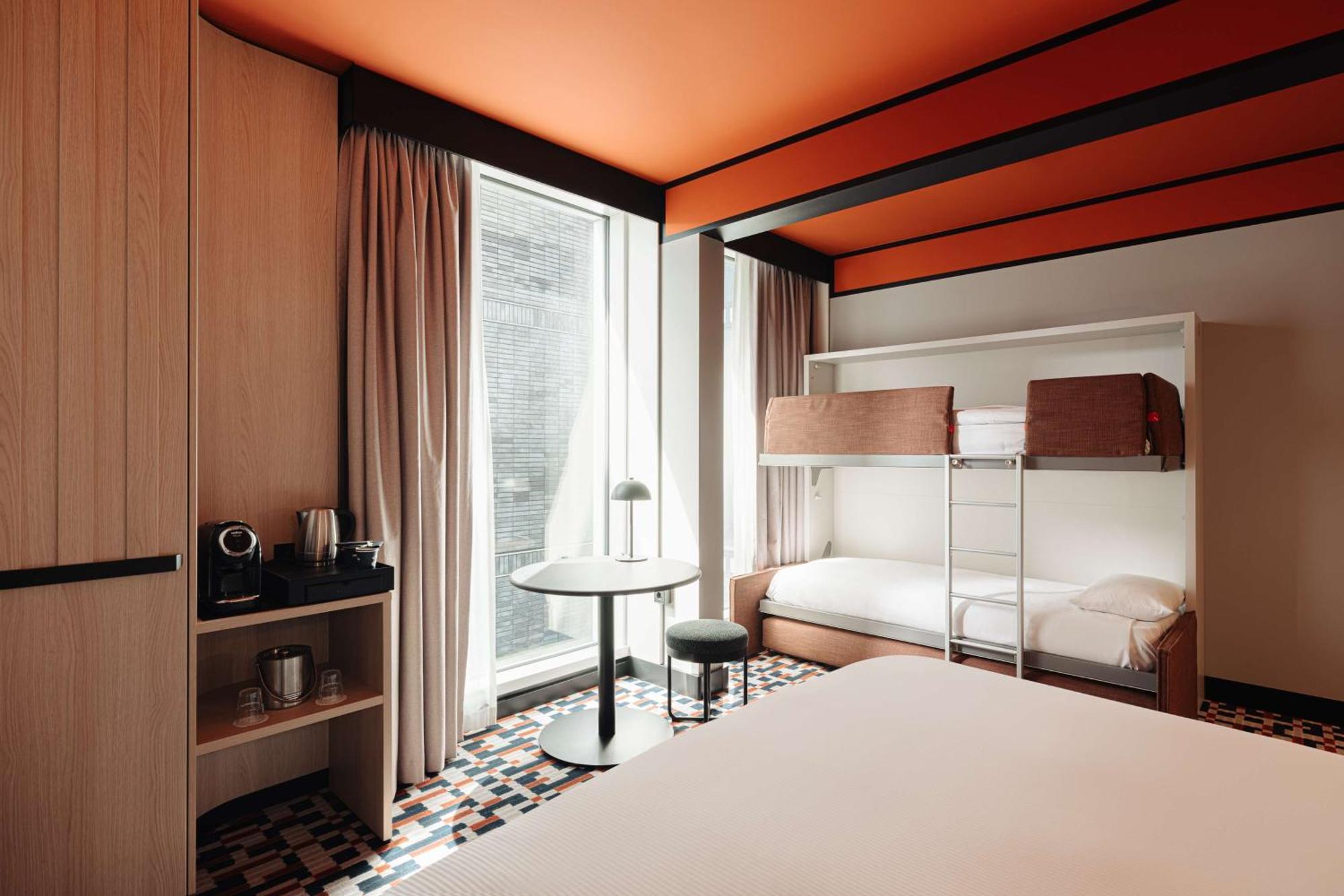 Doubletree By Hilton Amsterdam Centraal Station Exterior photo