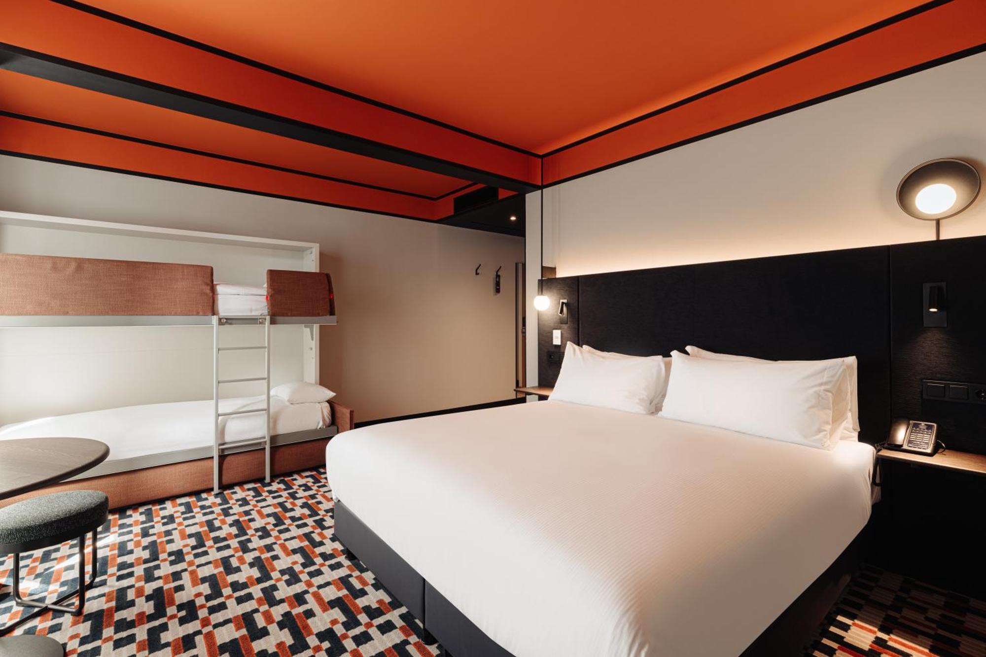 Doubletree By Hilton Amsterdam Centraal Station Exterior photo