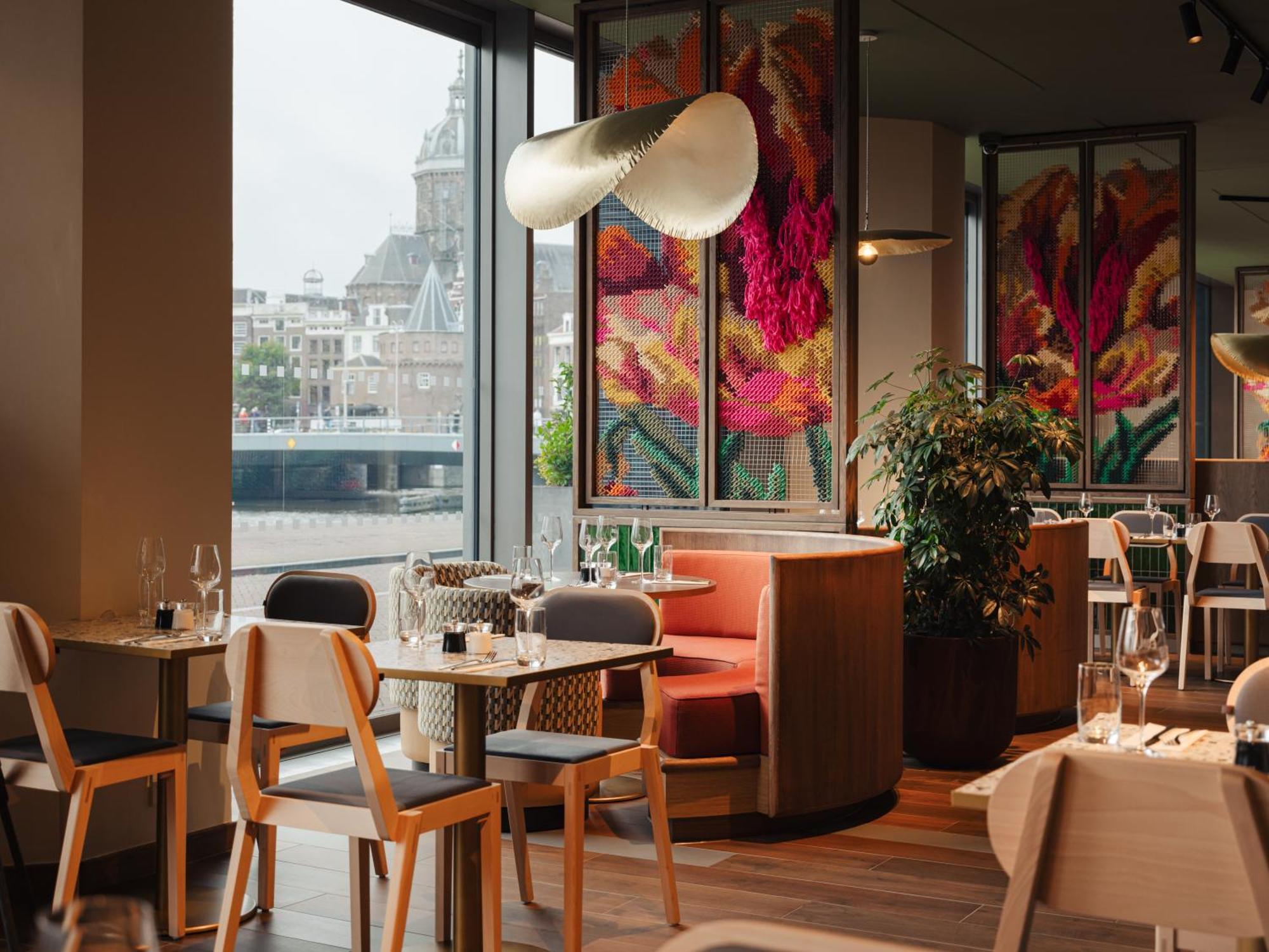 Doubletree By Hilton Amsterdam Centraal Station Exterior photo