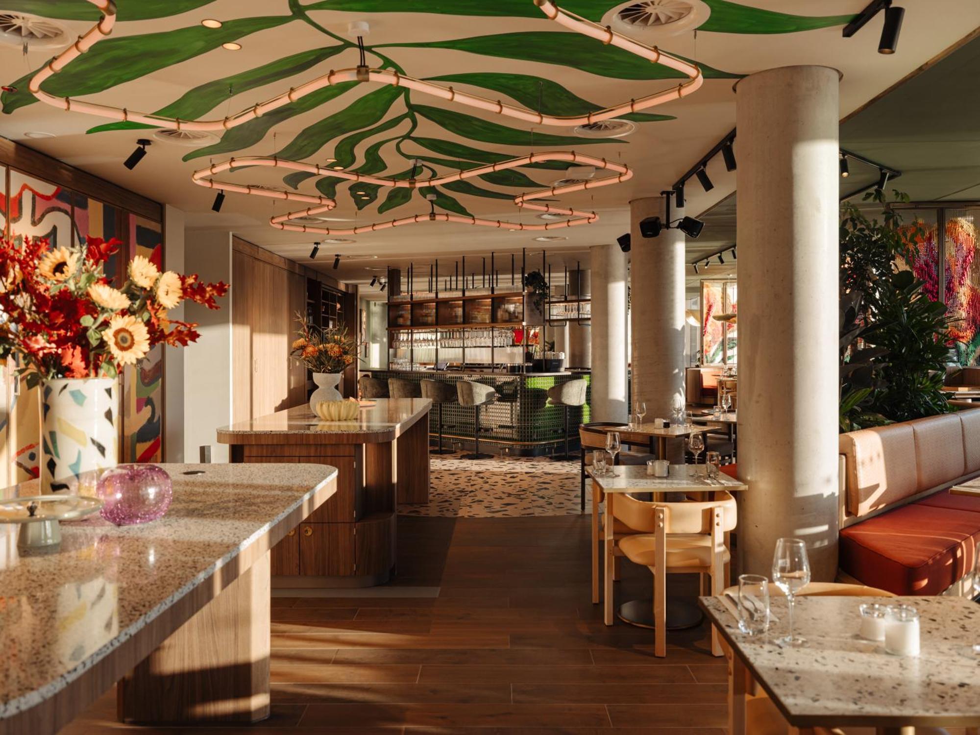 Doubletree By Hilton Amsterdam Centraal Station Exterior photo