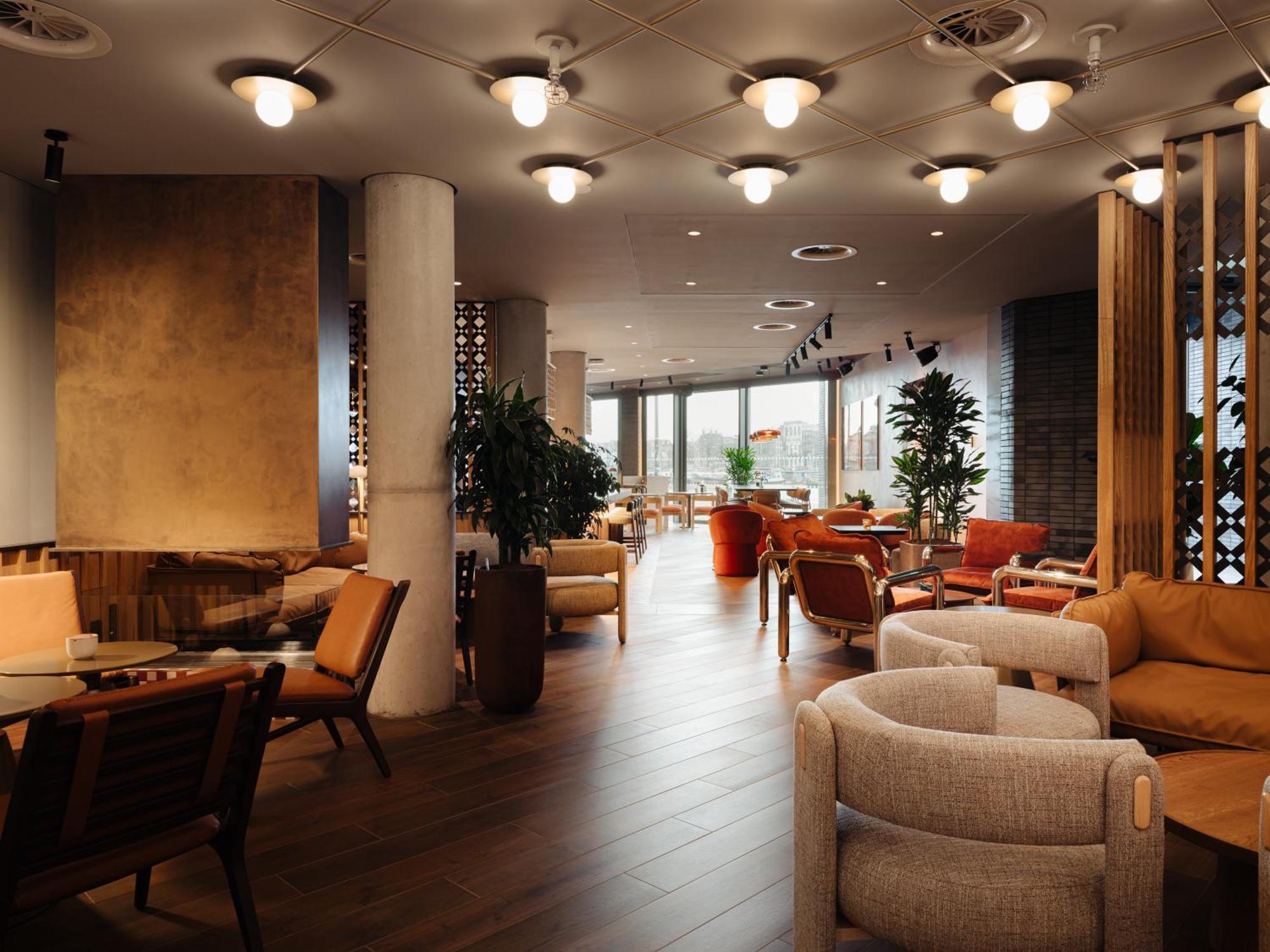Doubletree By Hilton Amsterdam Centraal Station Exterior photo